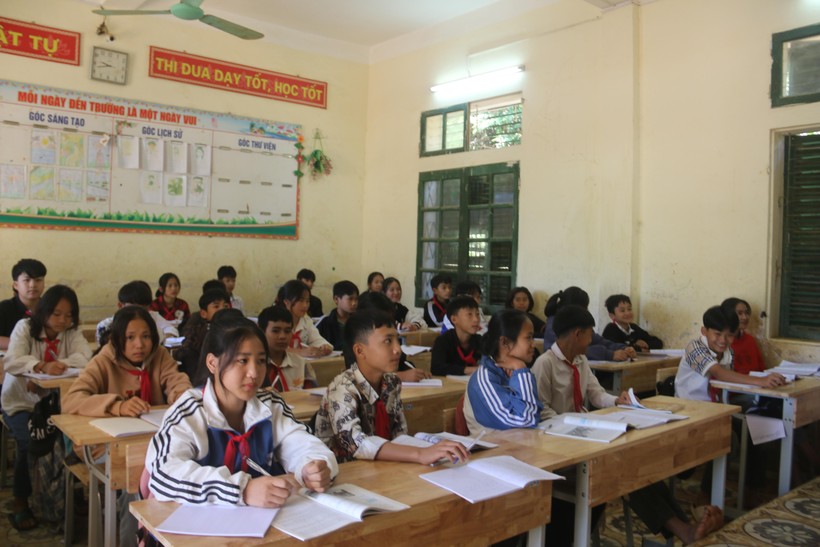 Một buổi lên lớp của học sinh huyện vùng cao Sông Mã.