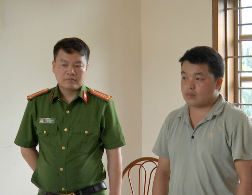 Công an huyện Thuận Châu đọc Lệnh bắt tạm giam đối tượng Só.