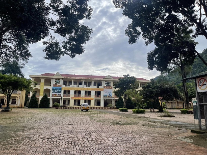 Khuôn viên Trường THPT Chu Văn Thịnh, xã Chiềng Ban.