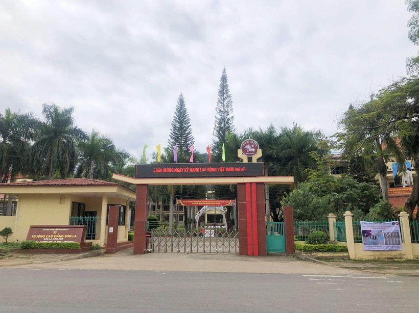 Trường Cao đẳng Sơn La toạ lạc tại phường Chiềng Sinh, TP. Sơn La.