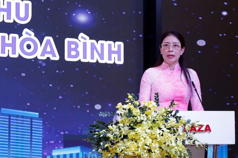 Bà Bùi Thị Kim Tuyến phát biểu tại lễ ký kết.