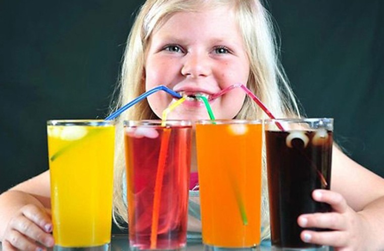 Uống nhiều soda có chứa caffeine gây bất lợi cho trẻ