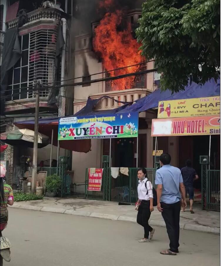 Lửa cháy lớn trên tầng 2 của nhóm trẻ tư thục Xuyến Chi.