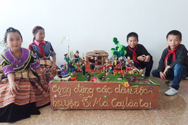 Sản phẩm “Cộng đồng các dân tộc Si Ma Cai” đoạt giải Nhất tại cuộc thi.