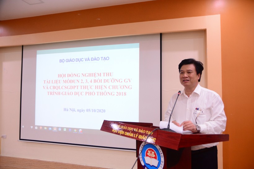 Thứ trưởng Bộ GD&ĐT Nguyễn Hữu Độ tham dự và phát biểu. 