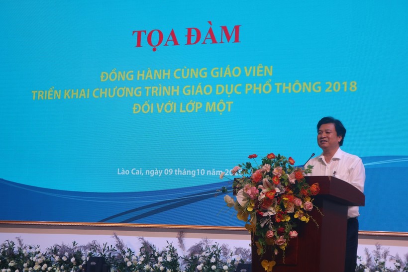 Thứ trưởng Bộ GD&ĐT Nguyễn Hữu Độ phát biểu tại tọa  đàm.