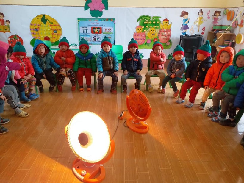 Các lớp học tại huyện Bắc Hà (Lào Cai) được trang bị đầy đủ thiết bị chống rét.