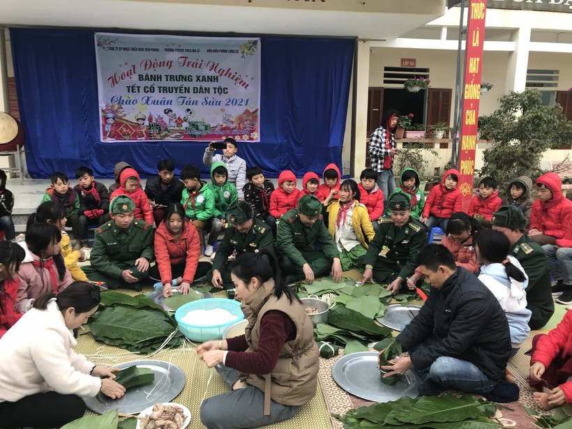 CBCS Đồn Lũng Cú tham gia hoạt động trài nghiệm “Bánh chưng xanh Tết cổ truyền dân tộc chào xuân Tân Sửu 2021” cùng HS  trường PTDTBT THCS Má Lé.