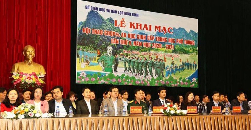 Các đại biểu tham dự Lễ khai mạc.