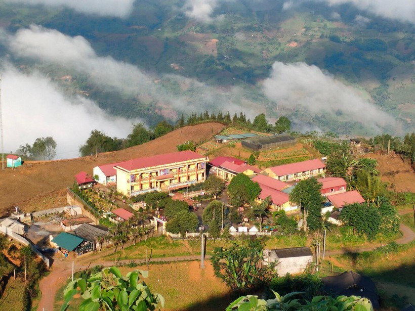 Trường PTDTBT Tiểu học Hoàng Thu Phố số 2 (Bắc Hà- Lào Cai) nhìn từ trên cao xuống.