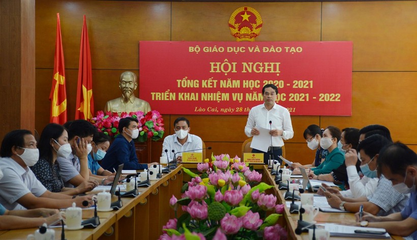 Chủ tịch UBND tỉnh Lào Cai phát biểu.