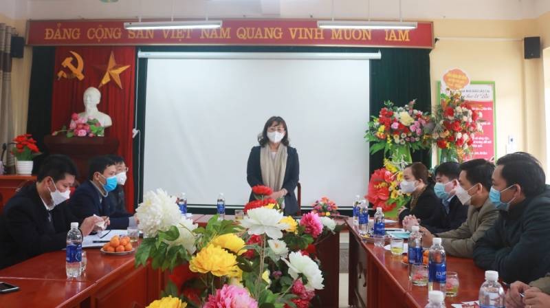 Phó Chủ tịch UBND tỉnh Lào Cai kiểm tra công tác dạy và học sau Tết tại huyện Bát Xát.