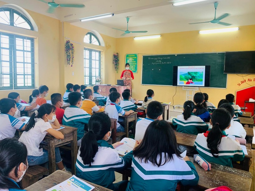 Tiết dạy thực nghiệm môn Tiếng Việt lớp 4 tại trường Tiểu học Định Sơn (Hải Dương). Ảnh: Đức Trí