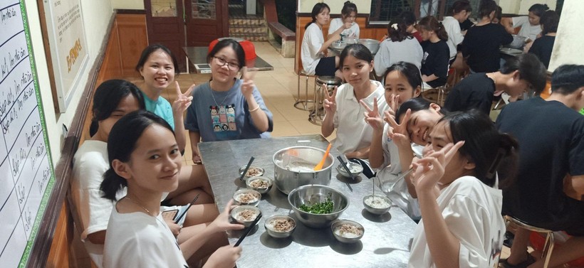 Những bữa cháo tăng cường sức khỏe cho học sinh ôn thi tại Trường THPT DTNT tỉnh Lạng Sơn.