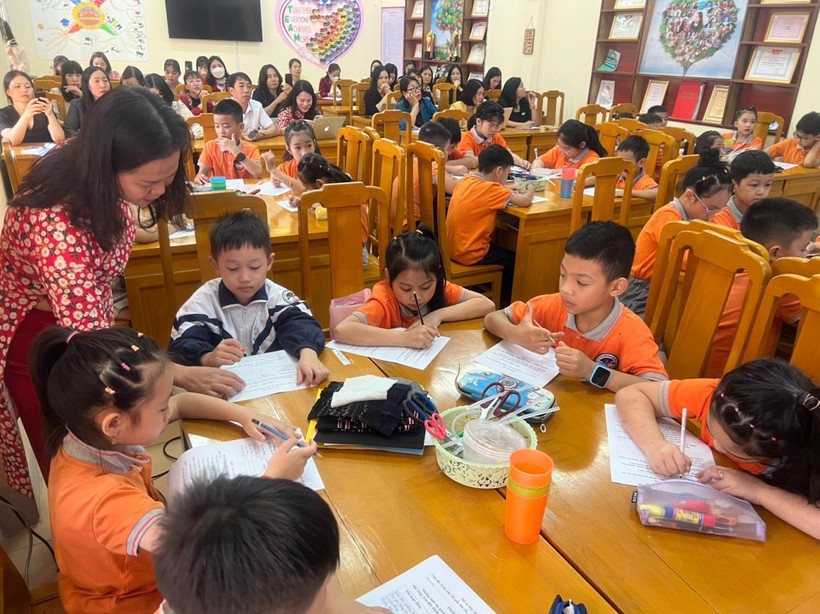 Hoạt động trải nghiệm bổ ích cho học sinh Trường Tiểu học Lê Văn Tám - Lào Cai