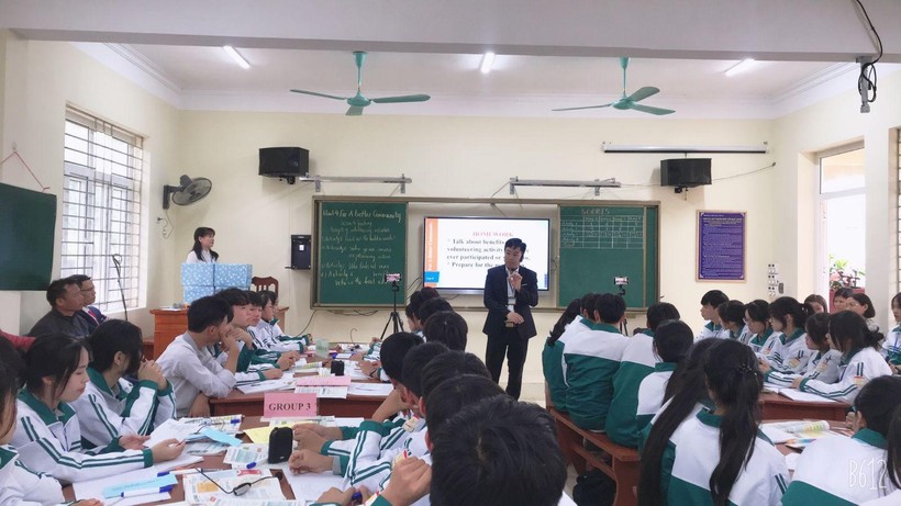 Sinh hoạt chuyên đề môn tiếng Anh tại Trường THPT Gia Viễn C, Ninh Bình.