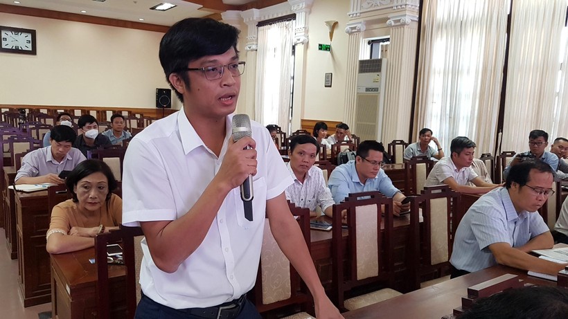 Ông Nguyễn Trường – Chánh Văn phòng UBND huyện Phú Lộc (tỉnh Thừa Thiên – Huế) trả lời câu hỏi của báo Giáo dục và Thời đại về cách xử lý khu du lịch "chui" bạt đồi, chặn suối.