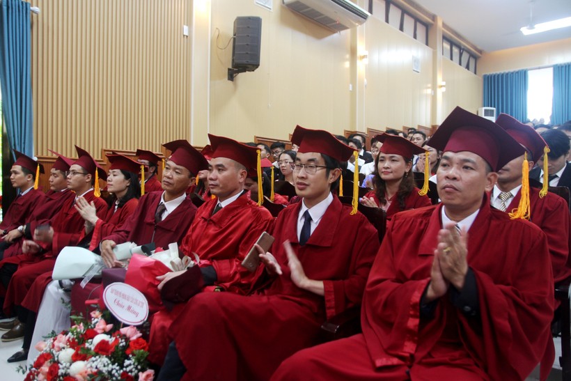 Các học viên tốt nghiệp chuyên khoa cấp 1 khóa 2020-2022 tại Trường Đại học Y - Dược, Đại học Huế tại Lễ tốt nghiệp. 