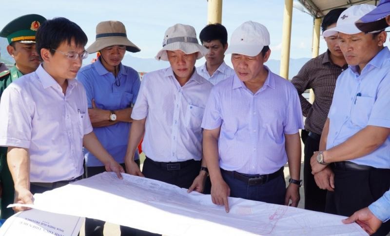 Lãnh đạo tỉnh và các sở ban ngành Thừa Thiên - Huế kiểm tra tiến độ một dự án trọng điểm trên địa bàn.