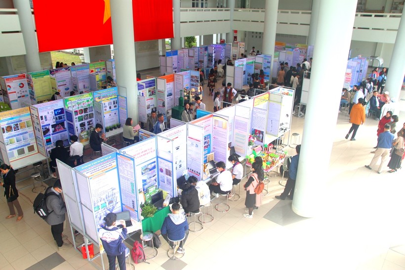 Khai mạc cuộc thi Khoa học – Kỹ thuật dành cho học sinh Trung học tỉnh Thừa Thiên - Huế năm học 2022-2023 tại hội trường trường THCS Nguyễn Tri Phương, TP Huế (Ảnh: Đại Dương).