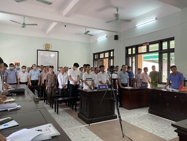 Tòa án nhân dân tỉnh Thừa Thiên - Huế tuyên án 71 bị cáo trong vụ kê khống hơn 1.200 ngôi mộ giả để trục lợi tại TP Huế (Ảnh: N.M).
