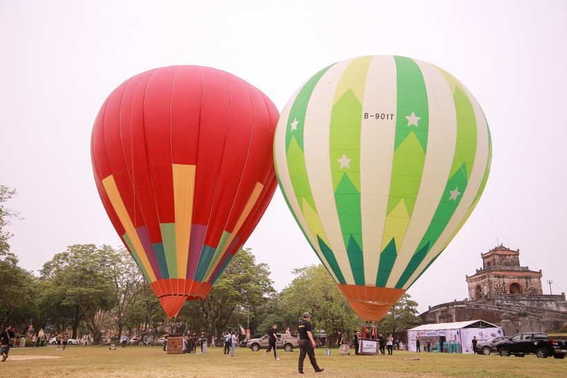 Lễ hội khinh khí cầu quốc tế Huế bị các sinh viên phản ánh đơn vị tổ chức là Công ty CP Truyền thông Hexa Media chậm trả tiền thù lao sau gần 5 tháng. (Ảnh: Hoàng Hải).