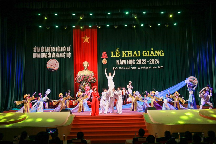 Lễ khai giảng năm học mới 2023-2024 của Trường Trung cấp Văn hóa nghệ thuật tỉnh Thừa Thiên - Huế.