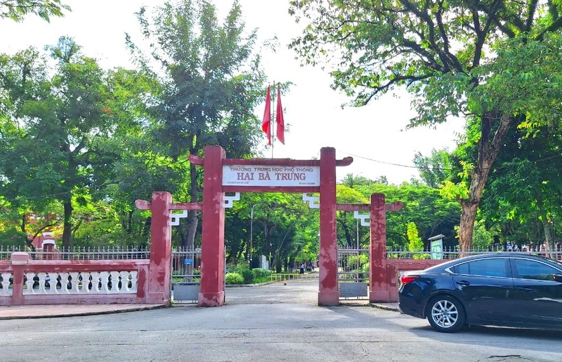 Sở GD&ĐT tỉnh Thừa Thiên - Huế vừa ra quyết định kỷ luật ông Ngô Đức Thức, Hiệu trưởng Trường THPT Hai Bà Trưng. (Ảnh: Đại Dương)