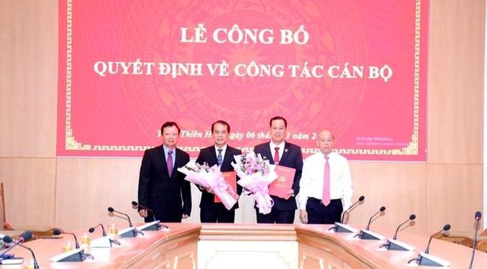 Ông Võ Lê Nhật, Vũ Văn Minh (thứ 2, thứ 3 từ trái sang) được chỉ định tham gia Ban Chấp hành Đảng bộ tỉnh Thừa Thiên - Huế, nhiệm kỳ 2020 – 2025. (Ảnh: Tỉnh ủy Thừa Thiên - Huế)