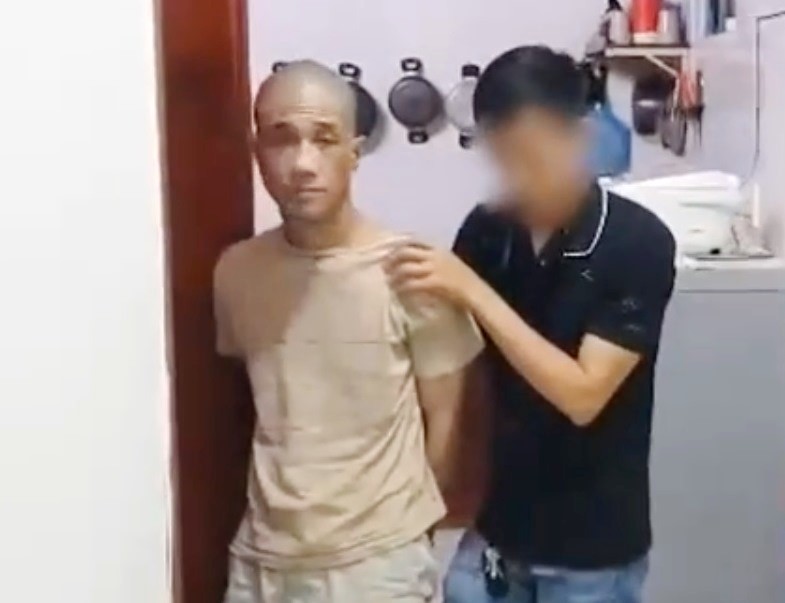 "Đầu nậu" ma túy - Mai Văn Hải Hoàng (trái) bị Công an TP Huế bắt giữ. (Ảnh: CACC)