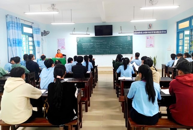 Học sinh tỉnh Thừa Thiên - Huế đã 100% đến trường học tập sau lũ. (Ảnh: N.V)