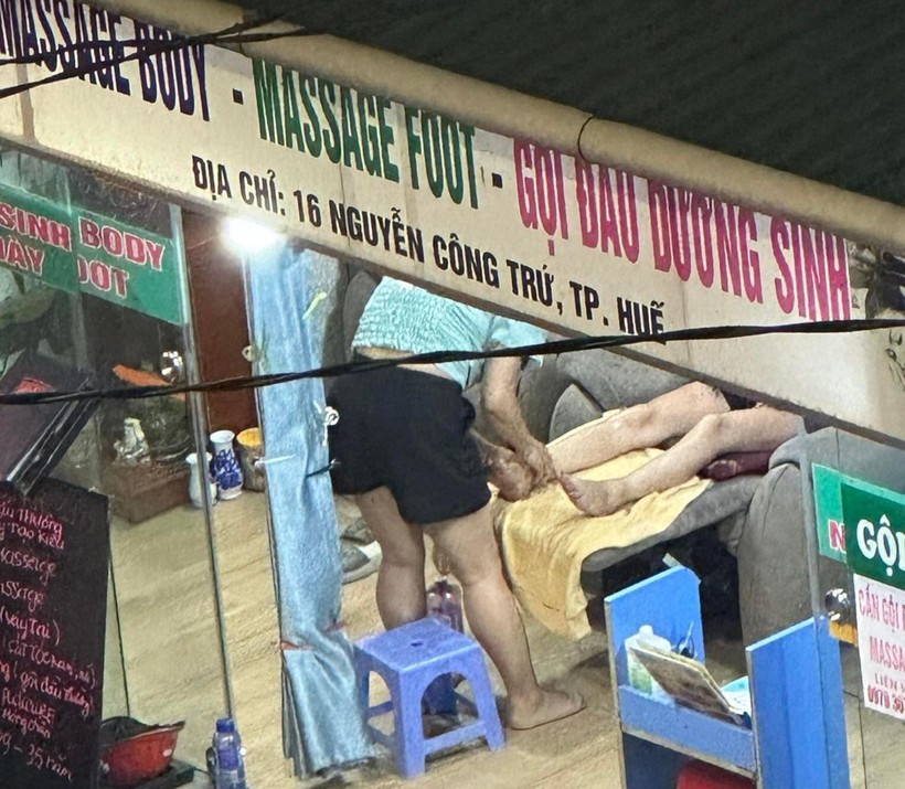 Cơ sở gội đầu, massage ở số 16 đường Nguyễn Công Trứ, TP Huế bị yêu cầu tạm dừng hoạt động. (Ảnh: T.T)