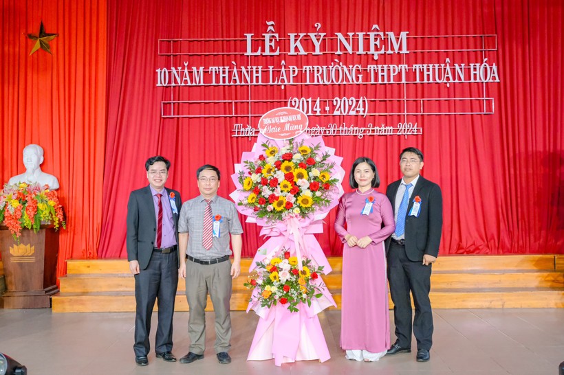 Lễ kỷ niệm 10 năm thành lập Trường THPT Thuận Hóa (Trường Đại học Sư phạm, Đại học Huế). (Ảnh: Hoài Nam)