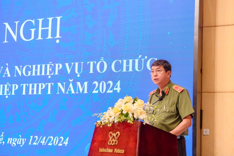 Thiếu tướng Trần Đình Chung – Phó Cục trưởng Cục An ninh chính trị nội bộ (A03, Bộ Công an) trình bày tại Hội nghị tham luận về nâng cao hiệu quả công tác phối hợp đảm bảo an toàn an ninh trật tự Kỳ thi tốt nghiệp THPT 2024.