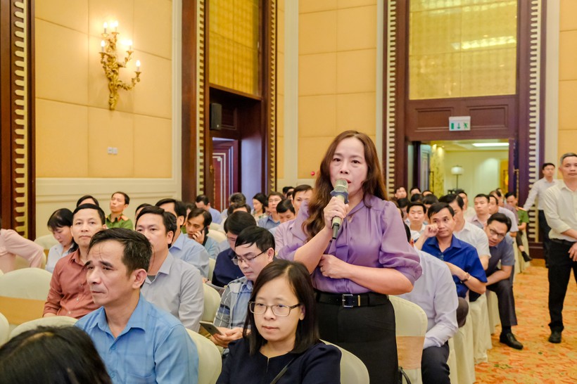 Bà Bùi Thị Thanh - Phó Giám đốc Sở GD&ĐT tỉnh Thanh Hóa trao đổi ý kiến tại Hội nghị.