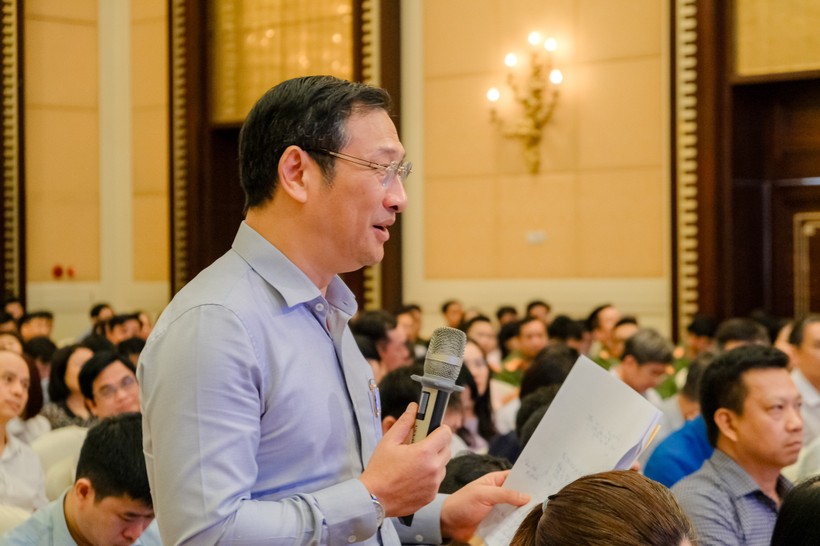Ông Lê Hoài Nam - Phó Giám đốc Sở GD&ĐT TP Hồ Chí Minh trao đổi ý kiến tại Hội nghị.