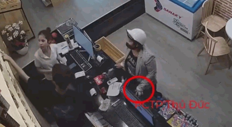 Video: Nữ quái trộm iPhone nhanh như chớp trong cửa hàng điện thoại