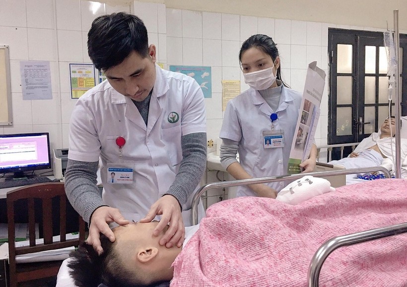 Bệnh nhân T tại Bệnh viện Hữu nghị Việt Đức. Ảnh: BVCC.