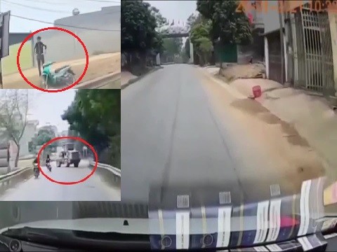 Video: Tránh máy xúc sang đường ẩu, nam thanh niên lao vào bãi đất