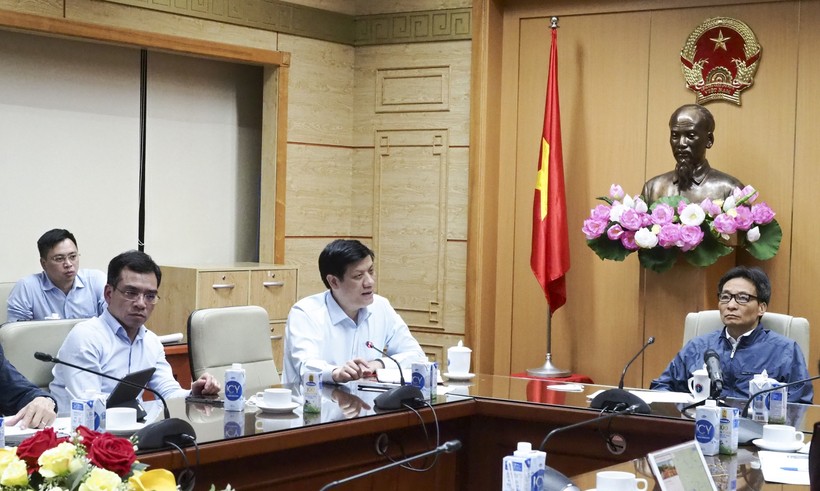 Bộ trưởng Bộ Y tế Nguyễn Thanh Long báo cáo tại cuộc họp. Ảnh: Bộ Y tế