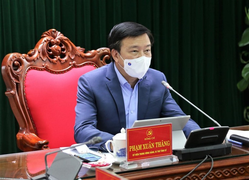 Ông Phạm Xuân Thăng, Ủy viên Trung ương Đảng, Bí thư Tỉnh ủy chủ trì phiên họp Ban Thường vụ Tỉnh ủy Hải Dương ngày 22/2. Ảnh: Bộ Y tế.