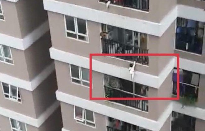 Dân mạng "sốt xình xịch" tìm người quay clip, hô hoán cứu bé gái rơi từ tầng 12A chung cư 