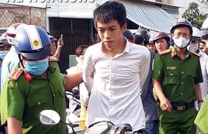 Hào bị công an bắt giữ. Ảnh: Nguyễn Vũ.