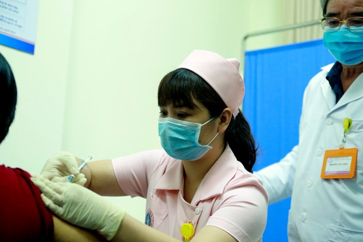 Cận cảnh những mũi tiêm thử nghiệm đầu tiên vắc xin COVID-19 thứ 2 của Việt Nam