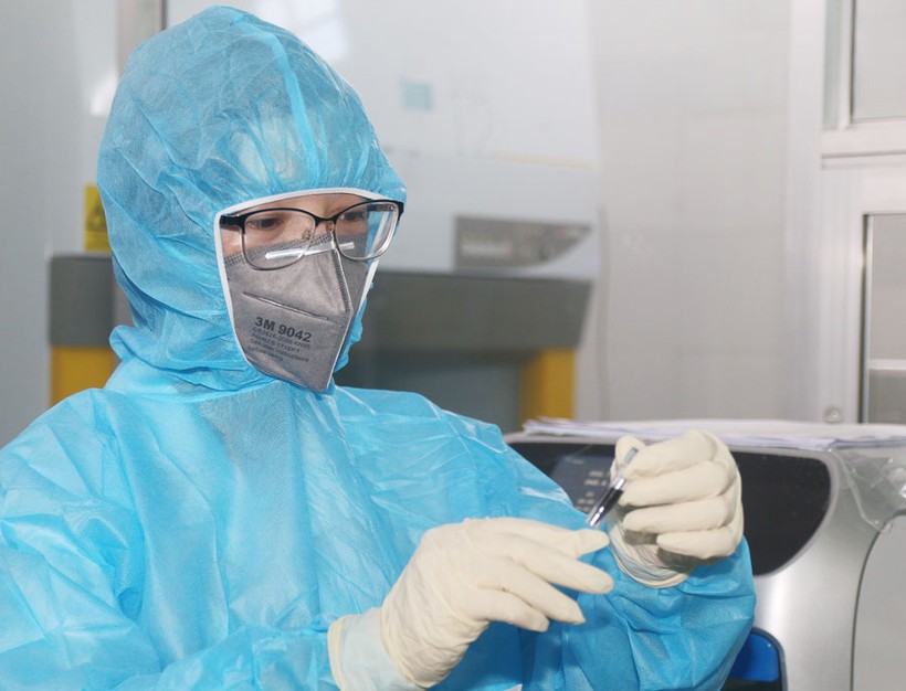 Xét nghiệm vi rút SARS-CoV-2 ở Trung tâm Kiểm soát bệnh tật tỉnh Hà Nam. Nguồn: Báo Hà Nam.