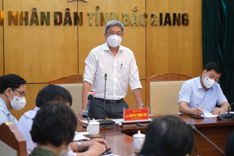 Thứ trưởng Nguyễn Trường Sơn phát biểu chỉ đạo tại cuộc họp. Nguồn: SKĐS