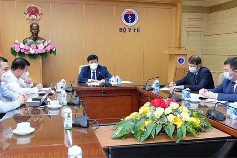 Bộ trưởng Bộ Y tế Nguyễn Thanh Long làm việc với Quỹ Đầu tư trực tiếp Nga về vắc xin COVID-19. Ảnh: Bộ Y tế