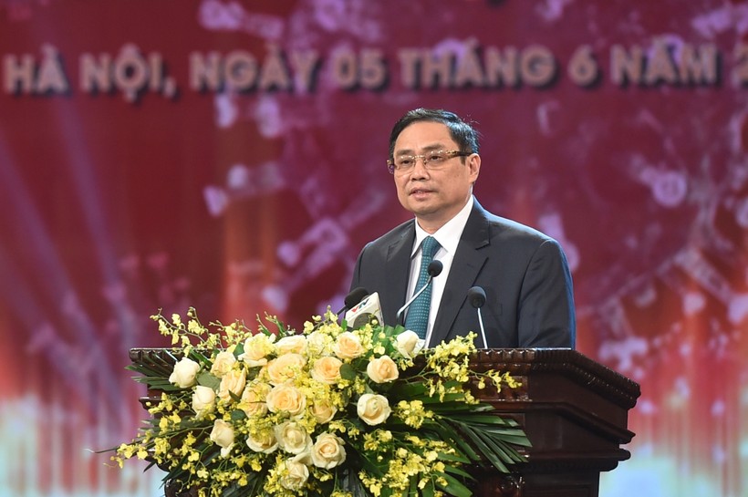 Thủ tướng Phạm Minh Chính khẳng định trong phương pháp chống dịch, chúng ta không lựa chọn giải pháp dễ làm mà có thể ảnh hưởng đến cuộc sống của người dân và phát triển kinh tế - xã hội. Ảnh VGP.