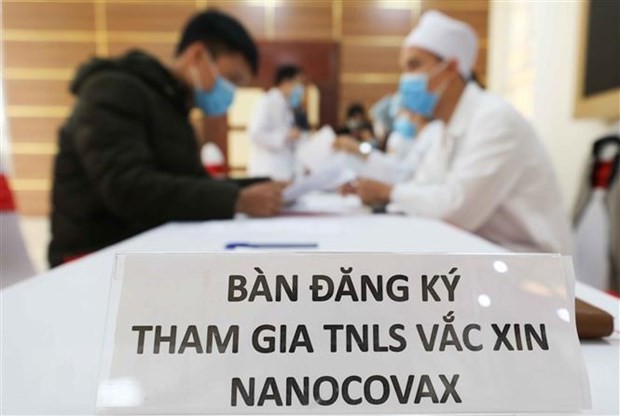 Tình nguyện viên đăng ký tham gia thử nghiệm vaccine Nano Covax. (Ảnh: Thanh Tùng/TTXVN).