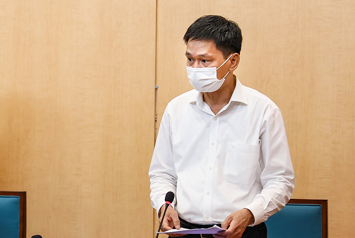 Phó Giám đốc Sở Y tế Vũ Cao Cương báo cáo tại phiên họp. Nguồn: CTTĐT Hà Nội.